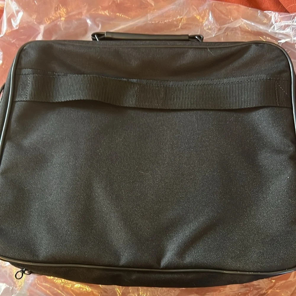 COPY - NWOT Black canvas Targus laptop bag/briefcase.